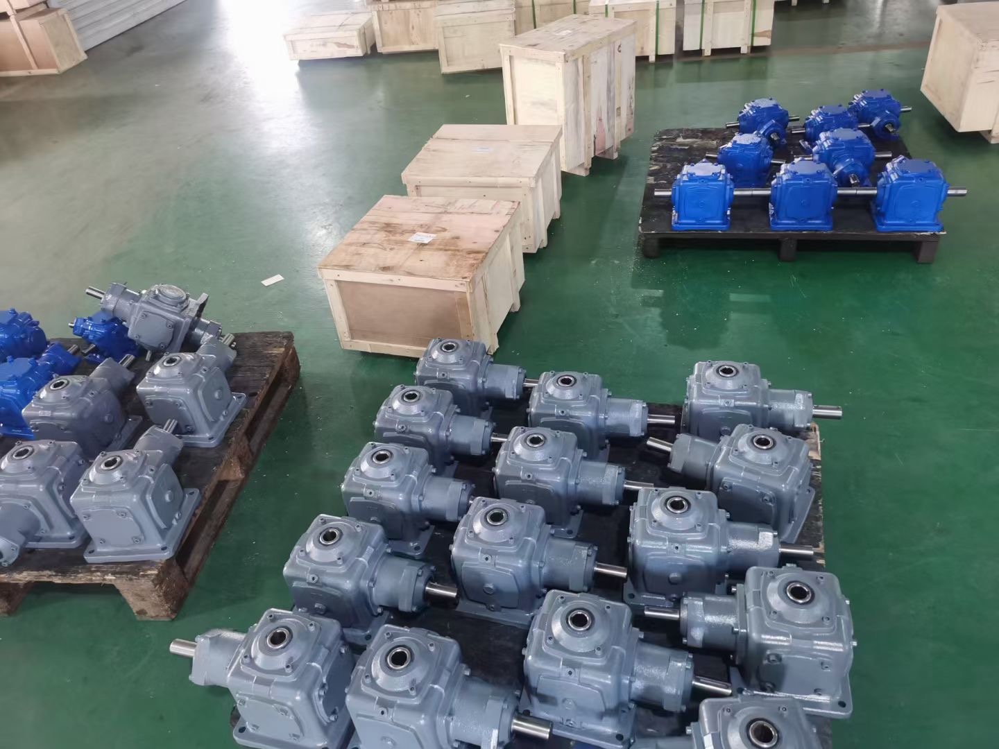 ZD15 Cylindrical gear reducer helical hypoid spiral bevel gearbox with motor power drive gearbox